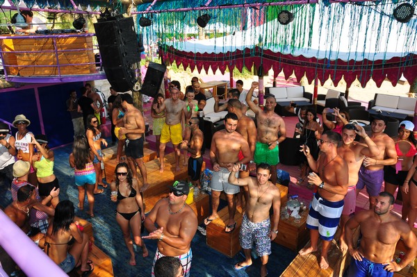 Champagne Showers @ Edde Sands
